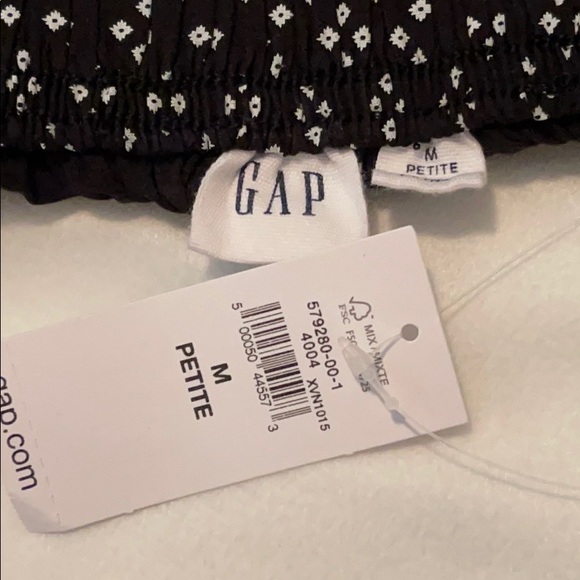 New Gap Print Smocked Skirt Black and White Size Petite Medium - Picture 2 of 3